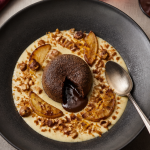gâteau pour accompagner une crème anglaise moelleux chocolat et pommes