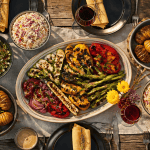 quel accompagnement avec un barbecue, table d'été, plats variés