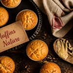 recette pour muffins nature sur table rustique